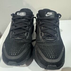 Nike Women's Vomero 18